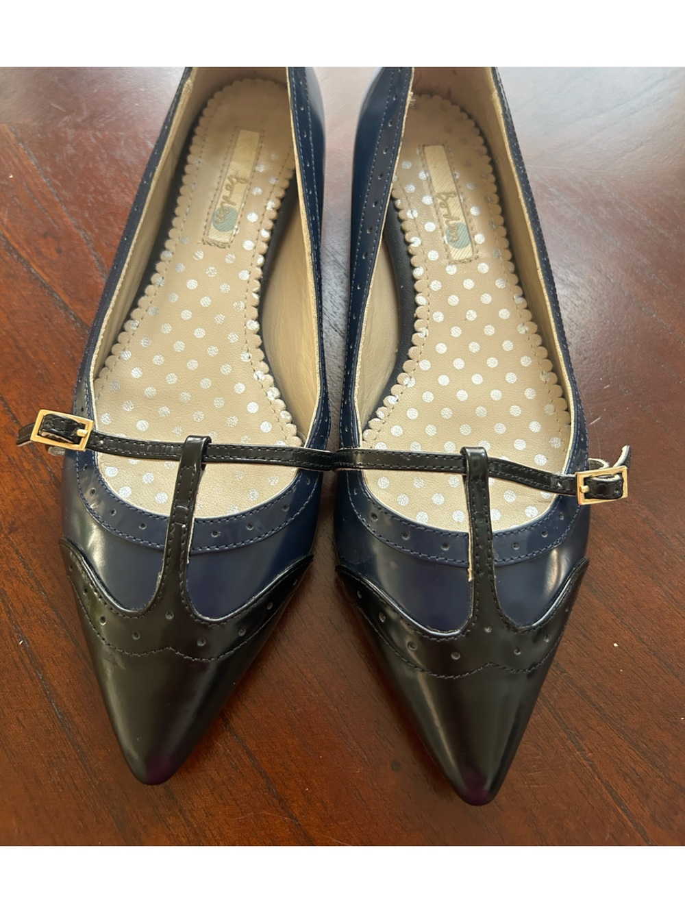 Boden Two-Tone Pointed T-Strap Flats in Navy and Black size 38